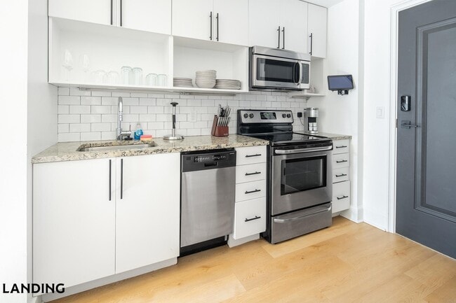 Building Photo - 933 McGee St