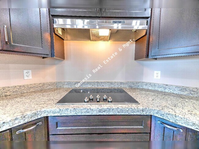 Building Photo - "Spacious Tucson Retreat with Granite Eleg...