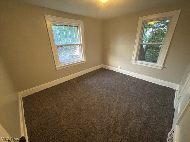 Building Photo - 974 Lovers Ln