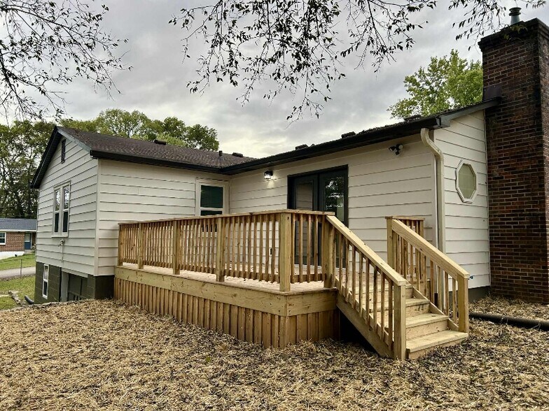 Building Photo - 304 Greenview Dr