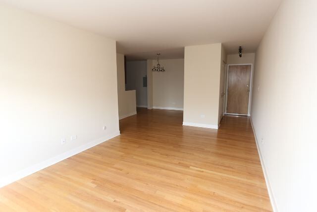 Building Photo - 630 W Wrightwood Ave