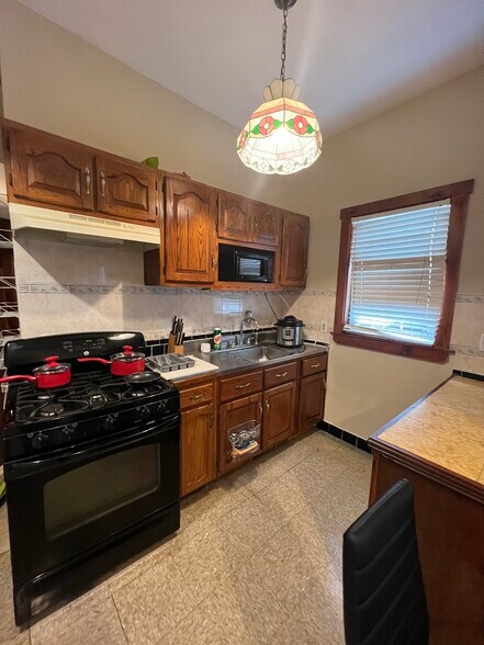 Building Photo - 88 Walnut Ave