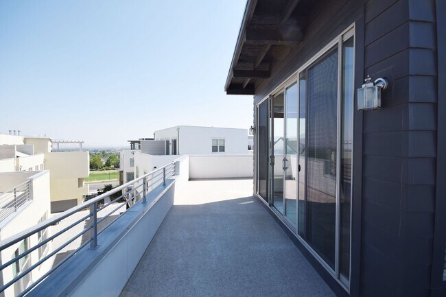 Building Photo - Grames-Daybreak