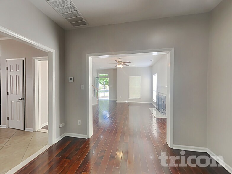 Building Photo - 404 Marcella Dr
