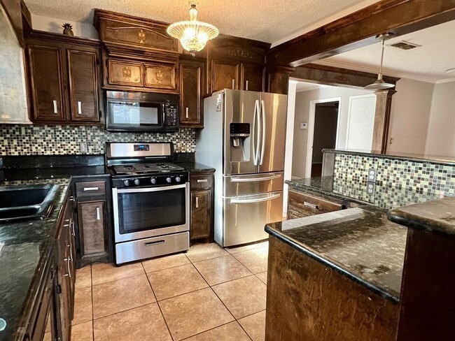 Building Photo - 3858 Scott St