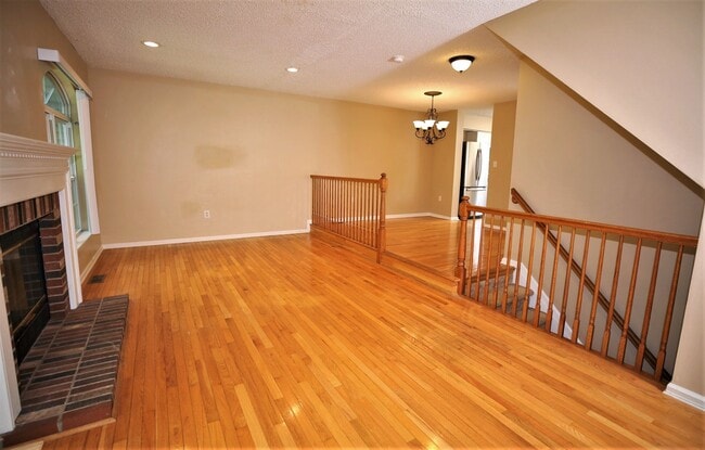 Building Photo - 13 Halstead Pl
