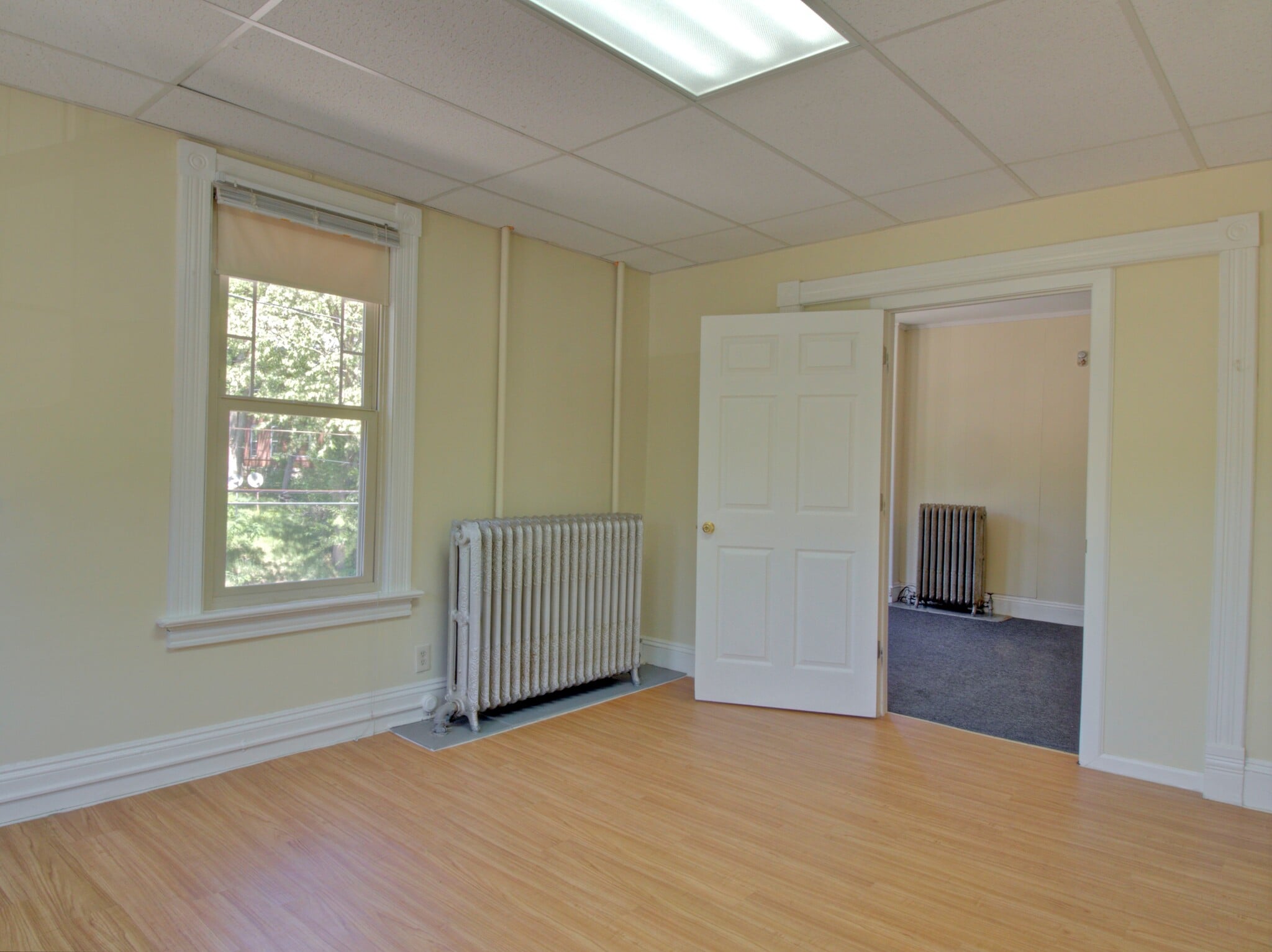 Building Photo - 324 Valley St