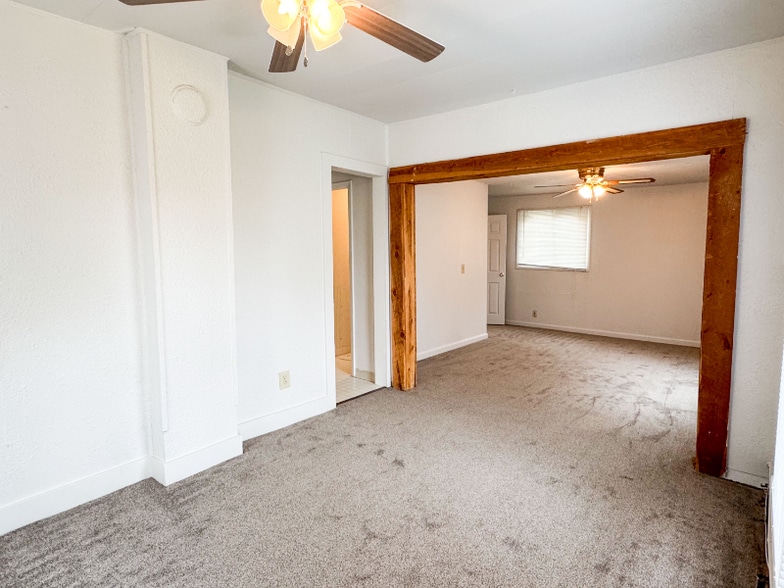 Building Photo - 613 S 34th St