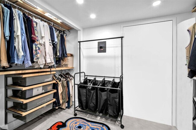 Building Photo - 780 NE 69th St