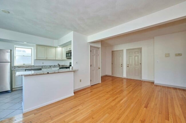 Building Photo - 75 Summer St