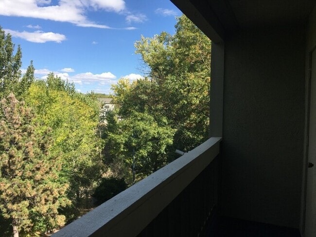 Building Photo - Rollin' on the River - Top Story Riverfront Condo