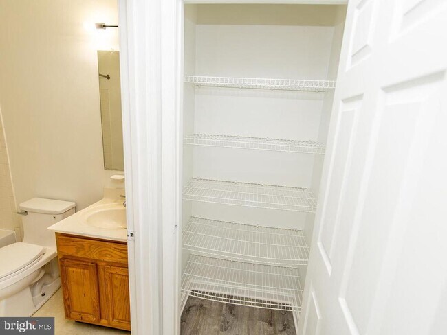 Building Photo - 40 Amberstone Ct