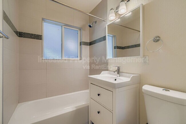 Building Photo - 2400 Pontiac St