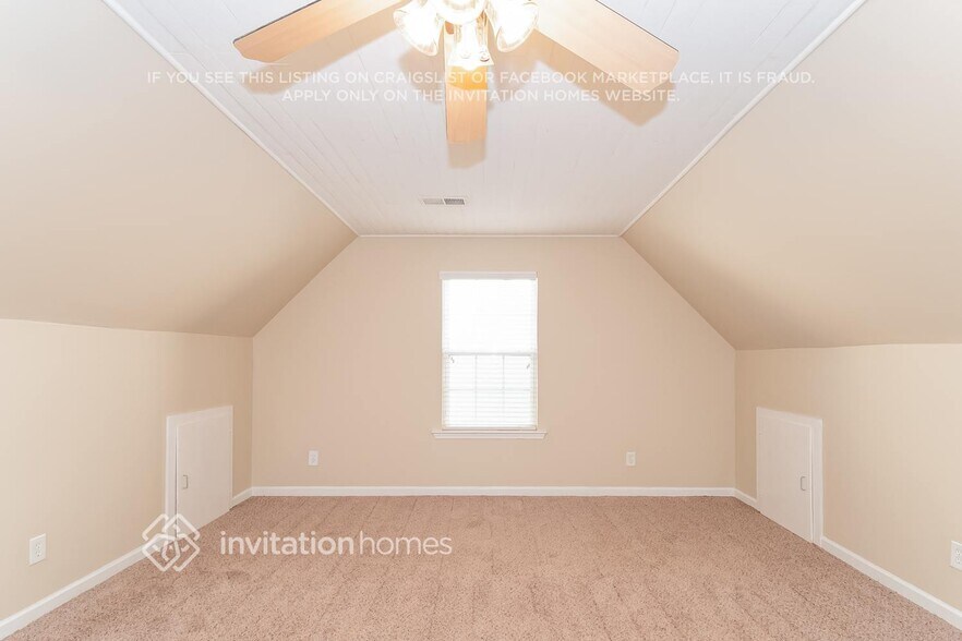 Building Photo - 23 Roxbury Ln