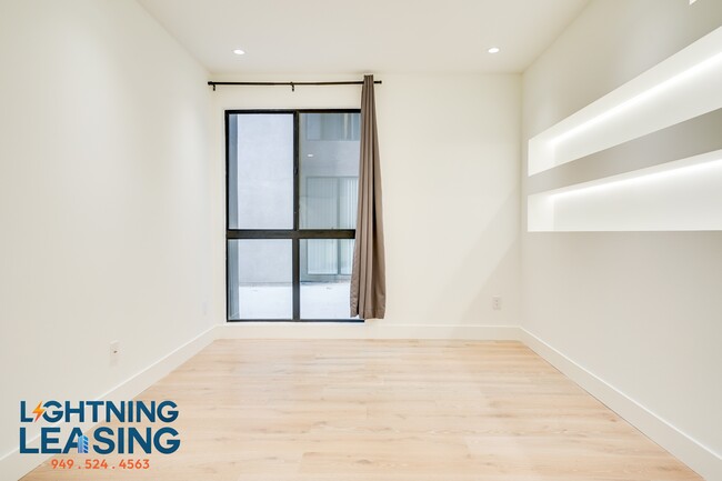 Building Photo - 8811-8815 Burton Way