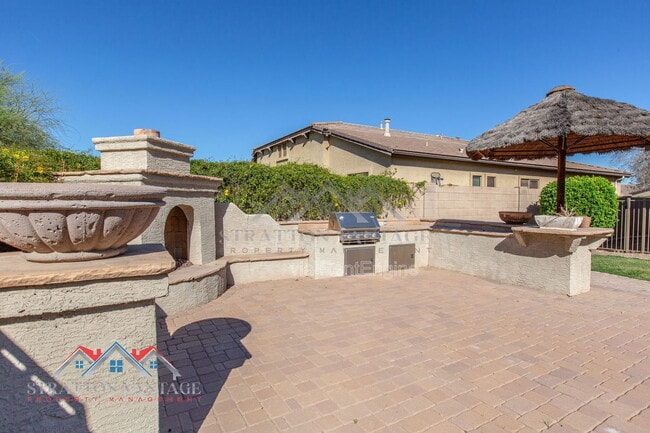 Building Photo - 661 E Julian Dr