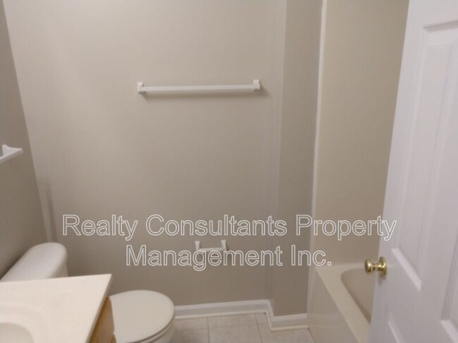 Building Photo - 3003 Greystone Pt