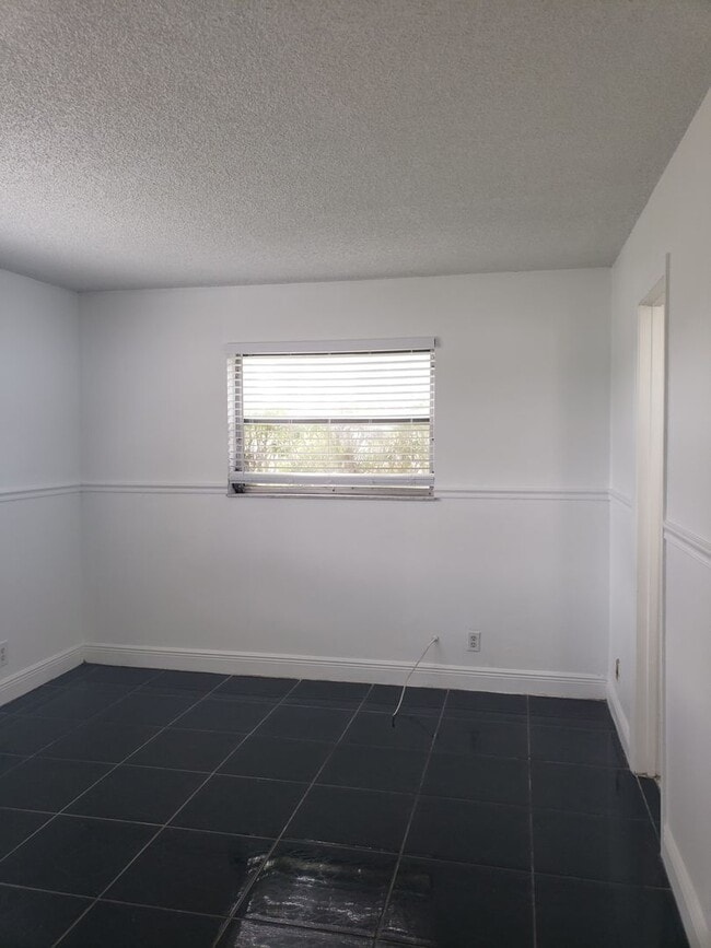 Building Photo - Spacious 2-bedroom apartment in Miramar