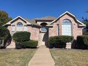 Building Photo - 2213 Creek Royal Dr