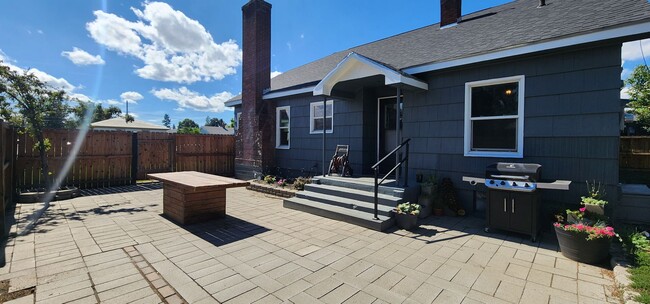 Building Photo - Charming 4 Bed, 2 Bath Home in Spokane! *S...