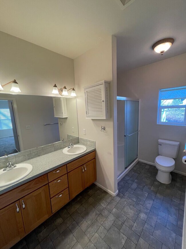 Building Photo - 3 Bedroom Home in North Albany!