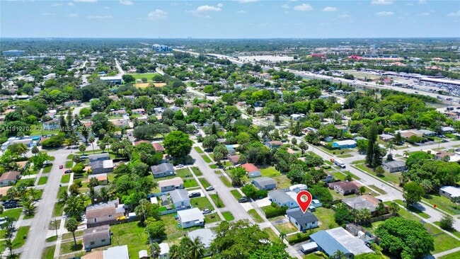 Building Photo - 3331 NW 8th Pl