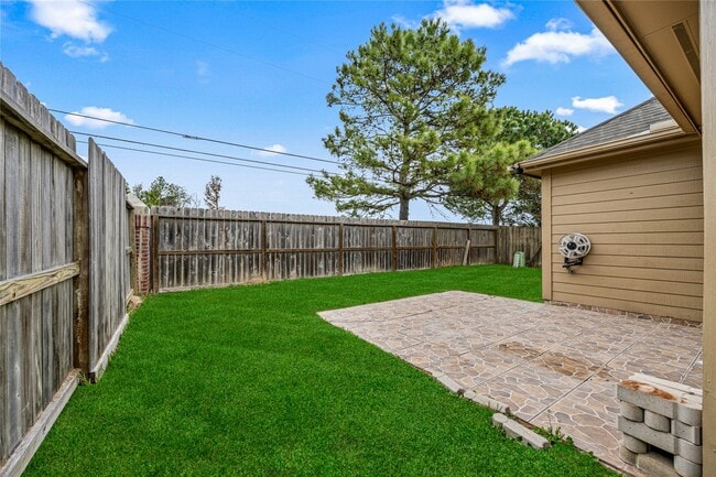 Building Photo - 26114 Lillian Springs