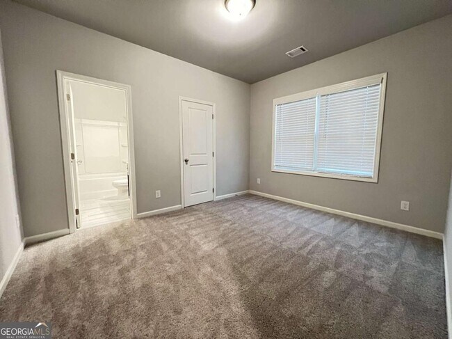 Building Photo - 4675 Silver Oak Dr SW