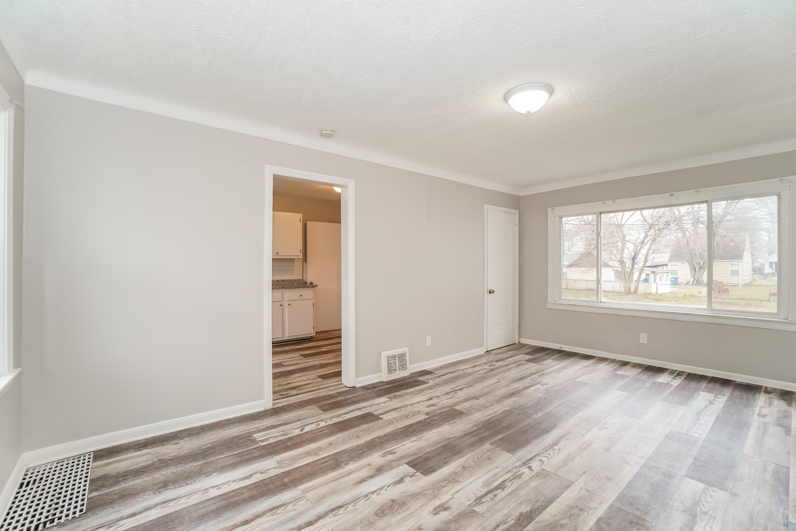Building Photo - 810 Broer Ave