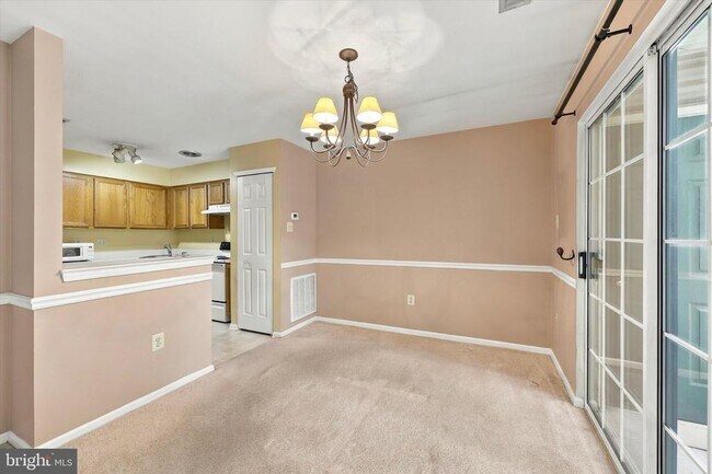 Building Photo - 722 Gilbert Pl