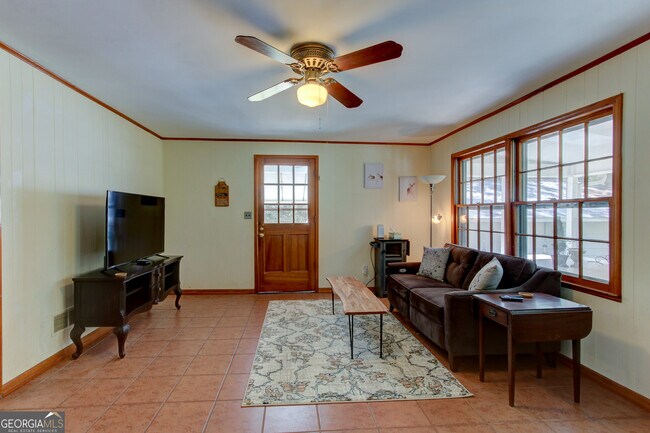 Building Photo - 127 Wilkins Rd