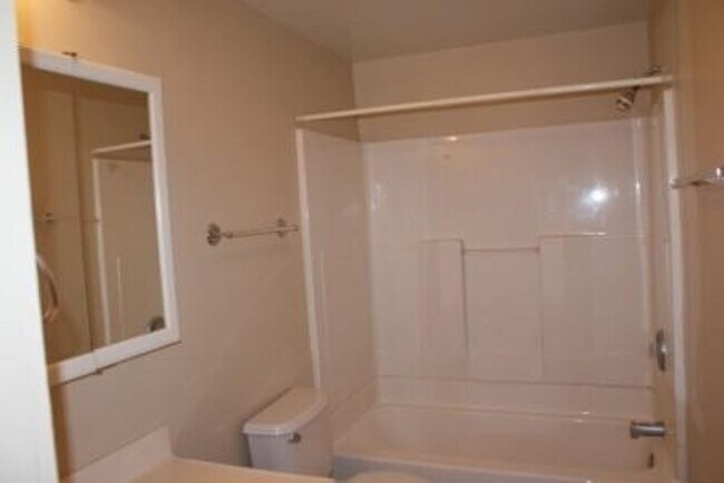 Building Photo - 4 family 1 bedroom units