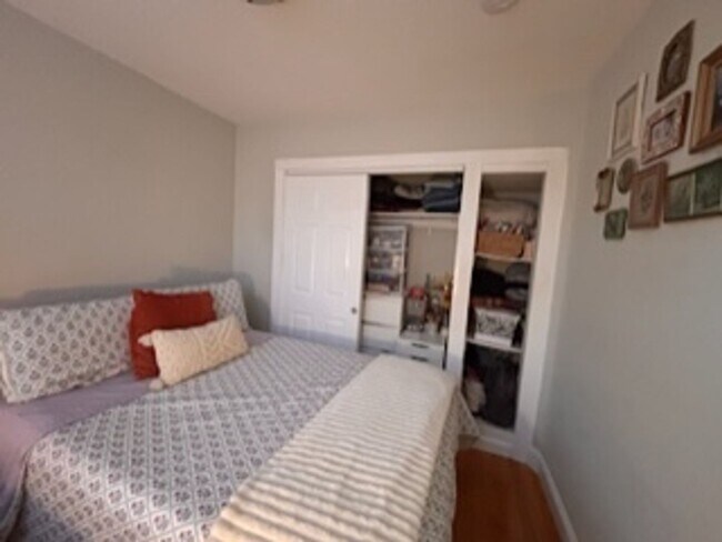 Building Photo - Don't Miss out on this giant 3 bed in the North End