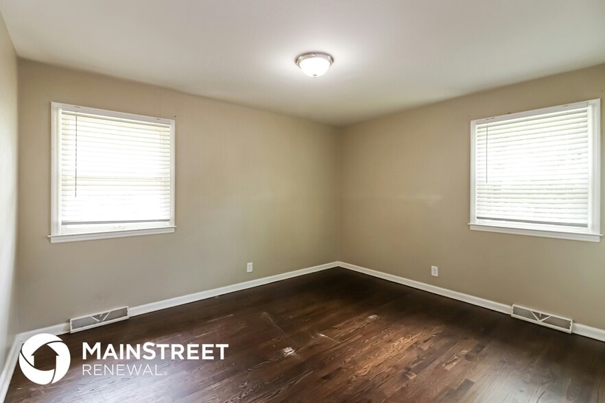 Building Photo - 7200 Willow Ave