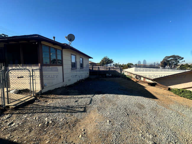 Building Photo - Charming 3-Bedroom Home with Fenced Yard i...