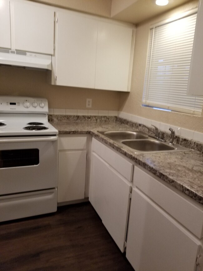 Kitchen - 809 Borseth St