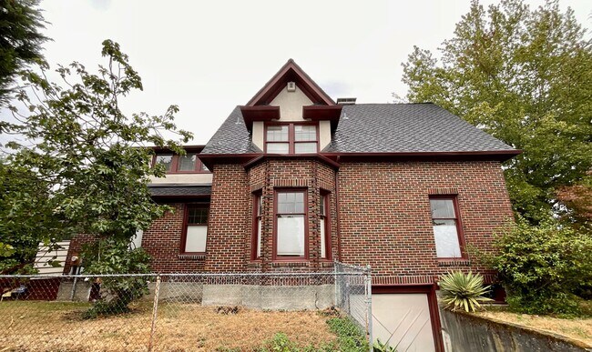 Building Photo - $500 Move In Special - Beautiful 3-bedroom...