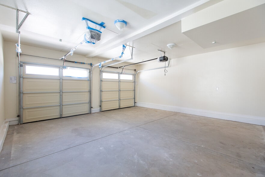 Building Photo - 1640 W 147th St