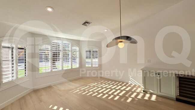 Building Photo - 214 N Silverado St