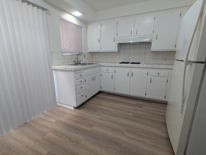 Building Photo - 216 Melrose Dr