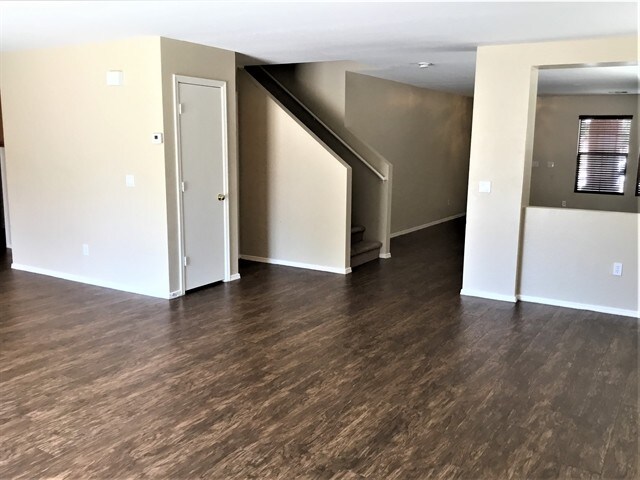 Building Photo - 3219 W Saint Anne Ave