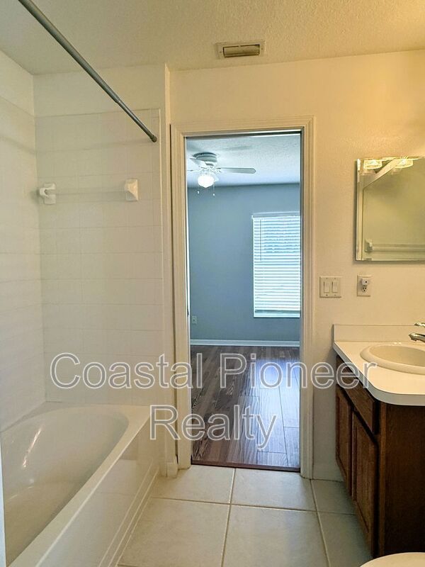 Building Photo - 2345 Roanoke Springs Dr