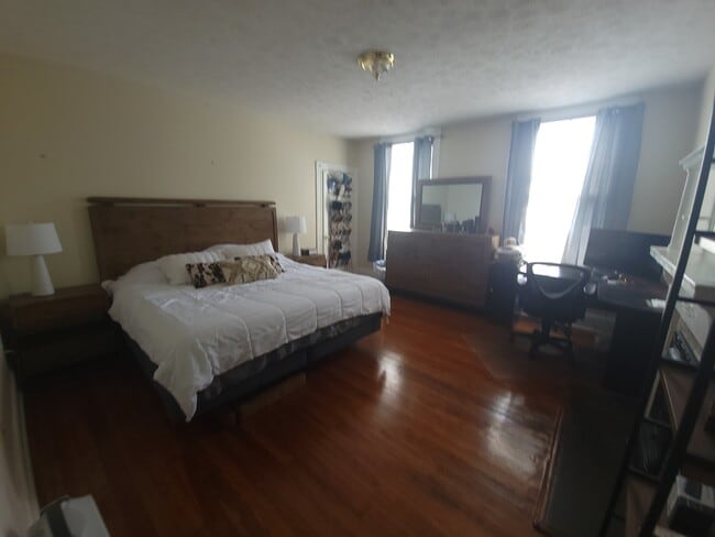 Building Photo - 1418 Church St