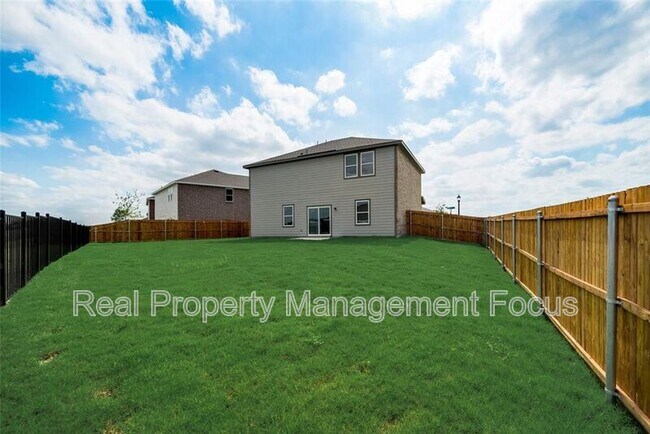 Building Photo - 713 Peach Tree Ln