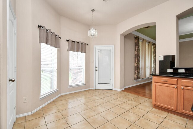 Building Photo - 5206 Laura Lee Ln