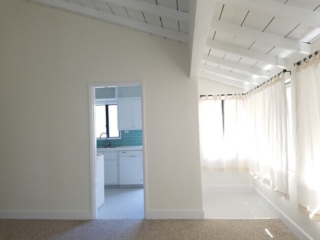 Building Photo - 412