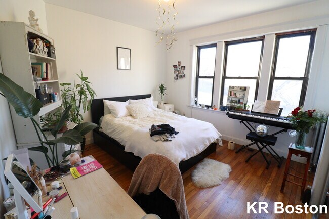 Building Photo - 90 Corey Rd