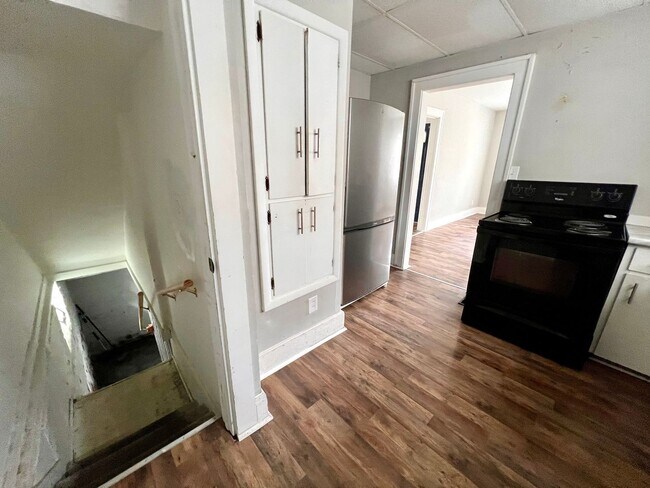 Building Photo - Sharon - 3 Bedroom 1.5 Bathroom - Cozy House