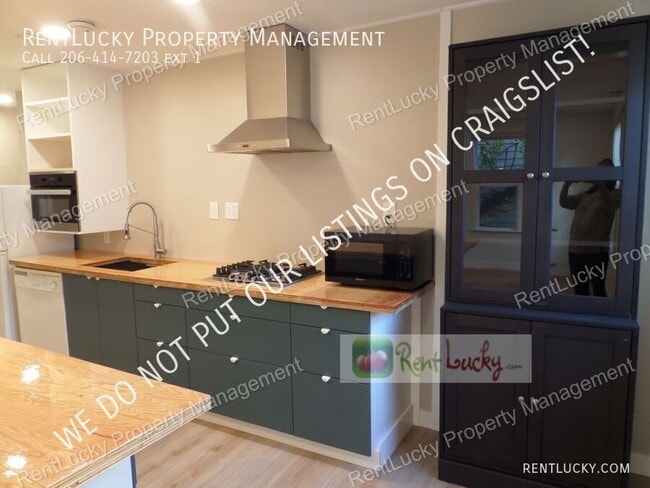 Building Photo - 2110 NE 85th St