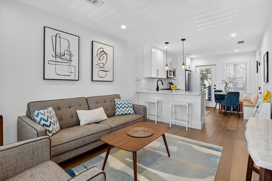 Building Photo - 7 Bell Ct